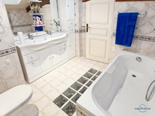Gers (32), for sale in Viella: Superb character house with 8 rooms (T8) offering 270 m² of living space + large adjoining garage, carport and campervan shelter, swimming pool on 5493 m² of land, in a 