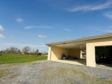 Gers (32) department, for sale in Barcelonne-du-Gers: 5-room house (T5) with 155 m² of living space + large garages, outbuildings and swimming pool on 8678 m² of land, in a quiet location