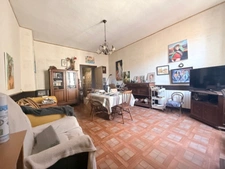 Dpt Hautes Pyrénées (65), for sale TRIE SUR BAISE Building of 215 m² of living space on 3 levels with courtyard