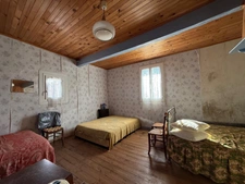 Dpt Hautes Pyrénées (65), à vendre SADOURNIN corps de ferme avec maison T6 de 125m² + grandes dépendances attenantes sur 8280 m² de terrain, au calme