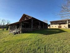 Dpt Hautes Pyrénées (65), à vendre SADOURNIN corps de ferme avec maison T6 de 125m² + grandes dépendances attenantes sur 8280 m² de terrain, au calme