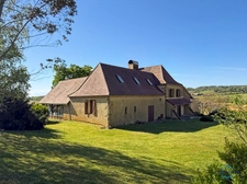 Gers (32), for sale in Viella: Superb character house with 8 rooms (T8) offering 270 m² of living space + large adjoining garage, carport and campervan shelter, swimming pool on 5493 m² of land, in a 
