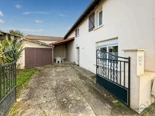 Gers (32) department, for sale in Barcelonne-du-Gers: 4-room village house of 96 m² of living space + garage, carport, and courtyard on 178 m² of land