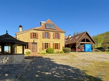 Gers (32), for sale in Viella: Superb character house with 8 rooms (T8) offering 270 m² of living space + large adjoining garage, carport and campervan shelter, swimming pool on 5493 m² of land, in a 