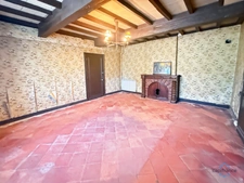 Dpt Landes (40), à vendre AIRE SUR L'ADOUR maison à rénover T6 de 200 m² habitables + garage attenant et dépendances sur 1314 m² de terrain au centre village