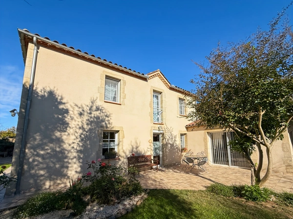 Dpt Gers (32), à vendre AIRE SUR L'ADOUR PROCHE maison ancienne en pierres entièrement rénovée T5 de 160 m² habitables + terrasses et grand double garage sur 1592 m² de terrain, au calme
