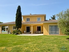Landes (40) department, for sale in Aire-sur-l'Adour: contemporary 6-room house of 202m² of living space + terraces, pool house, 60m² garage and swimming pool on 2755m² of land, in a quiet location