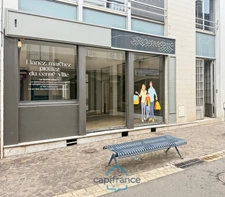 Dpt Landes (40), à vendre AIRE SUR L'ADOUR Local/Bureaux de 72m² utilisables + cave, bon emplacement au centre-ville
