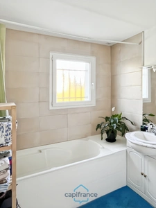 Dpt Landes (40), à vendre CAZERES SUR L'ADOUR Maison contemporaine T4 de 88 m² habitables en plain pied + garage de 20 m² sur 630 m² de terrain, au calme