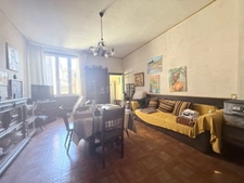 Dpt Hautes Pyrénées (65), for sale TRIE SUR BAISE Building of 215 m² of living space on 3 levels with courtyard