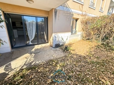 Dpt Landes (40), à vendre AIRE SUR L'ADOUR Appartement T2 de 40m² habitables en rez-de-chaussée + jardin de 35 m² et place de parking privative, proche du centre-ville et au calme