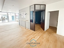Dpt Landes (40), à vendre AIRE SUR L'ADOUR Local/Bureaux de 72m² utilisables + cave, bon emplacement au centre-ville