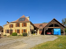 Gers (32), for sale in Viella: Superb character house with 8 rooms (T8) offering 270 m² of living space + large adjoining garage, carport and campervan shelter, swimming pool on 5493 m² of land, in a 