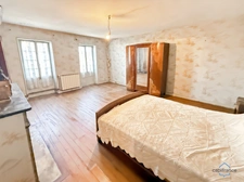 Dpt Landes (40), à vendre AIRE SUR L'ADOUR maison à rénover T6 de 200 m² habitables + garage attenant et dépendances sur 1314 m² de terrain au centre village