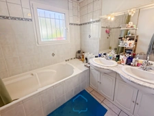Dpt Landes (40), à vendre CAZERES SUR L'ADOUR Maison contemporaine T4 de 88 m² habitables en plain pied + garage de 20 m² sur 630 m² de terrain, au calme