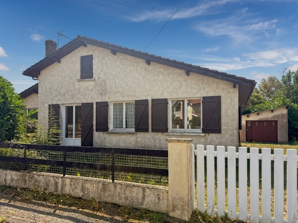 Dpt Gers (32), à vendre BARCELONNE DU GERS maison T4 de 90 m² habitables en plain-pied + garage et dépendance sur 684 m² de terrain, au calme