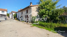 À vendre à Sauzé-Vaussais : Lot de deux maisons mitoyennes à rénover