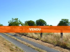 Terrain 1 029 m², exposition sud, prêt à bâtir.