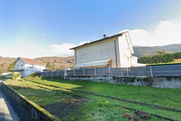 Terrain constructible - 285m² - SAINT CERGUES (74)