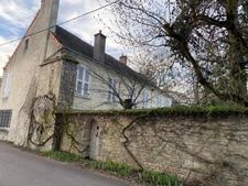 Dpt Saône et Loire (71), à vendre GIVRY maison P7 de 250 m² - Terrain de 1 278,00 m² - Plain pied