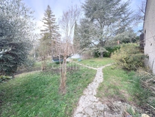 Detached house with 5 rooms, 4 bedrooms, 123 m² with full basement, 1300 m² plot and panoramic view in REILLANNE (04)