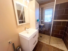 Vente Maison de plain-pied 4 pièces à MANOSQUE (04) - Jardin 740m2, garage, combles aménagés, proche commodités