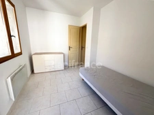 Maison de village à vendre à Céreste-en-Luberon – 2 chambres, terrasse, aucun travaux