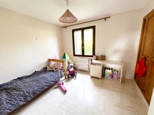 Detached house with 5 rooms, 4 bedrooms, 123 m² with full basement, 1300 m² plot and panoramic view in REILLANNE (04)