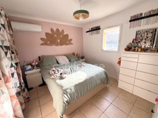 Maison individuelle à vendre récente de plain-pied avec piscine 4 pièces 3 chambres proche Gréoux-Les-Bains  (04)