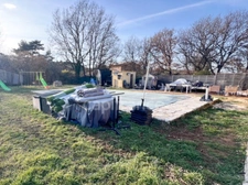 Maison individuelle à vendre récente de plain-pied avec piscine 4 pièces 3 chambres proche Gréoux-Les-Bains  (04)