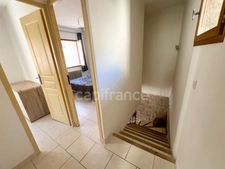 Maison de village à vendre à Céreste-en-Luberon – 2 chambres, terrasse, aucun travaux