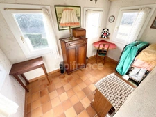 Charming 3-room, 2-bedroom house for sale in REILLANNE (04) - 650m2 garden, in a quiet location