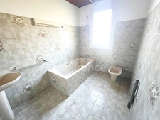 Rare villa for sale in Forcalquier (04) - 220m2, 7 rooms, 6 bedrooms, 800m2 garden, Great Potential