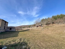 Maison Ferme avec 18 hectares à vendre à La Rochegiron (04150) proche Banon, Alpes-de-Haute-Provence