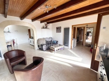 Detached house with 5 rooms, 4 bedrooms, 123 m² with full basement, 1300 m² plot and panoramic view in REILLANNE (04)