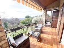 Detached house with 5 rooms, 4 bedrooms, 123 m² with full basement, 1300 m² plot and panoramic view in REILLANNE (04)