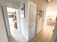 Maison individuelle à vendre récente de plain-pied avec piscine 4 pièces 3 chambres proche Gréoux-Les-Bains  (04)