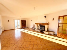 Rare villa for sale in Forcalquier (04) - 220m2, 7 rooms, 6 bedrooms, 800m2 garden, Great Potential
