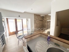 Maison de village à vendre à Céreste-en-Luberon – 2 chambres, terrasse, aucun travaux