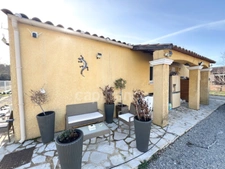 Maison individuelle à vendre récente de plain-pied avec piscine 4 pièces 3 chambres proche Gréoux-Les-Bains  (04)