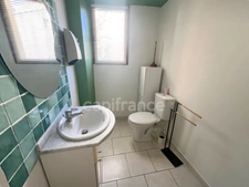 Maison de village à vendre à Céreste-en-Luberon – 2 chambres, terrasse, aucun travaux