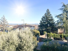 Rare villa for sale in Forcalquier (04) - 220m2, 7 rooms, 6 bedrooms, 800m2 garden, Great Potential