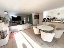 Maison individuelle à vendre récente de plain-pied avec piscine 4 pièces 3 chambres proche Gréoux-Les-Bains  (04)