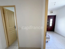 Maison de village à vendre à Céreste-en-Luberon – 2 chambres, terrasse, aucun travaux