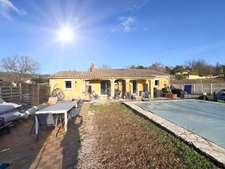 Maison individuelle à vendre récente de plain-pied avec piscine 4 pièces 3 chambres proche Gréoux-Les-Bains  (04)