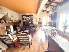 Charming 3-room, 2-bedroom house for sale in REILLANNE (04) - 650m2 garden, in a quiet location