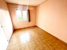 Vente Maison de plain-pied 4 pièces à MANOSQUE (04) - Jardin 740m2, garage, combles aménagés, proche commodités