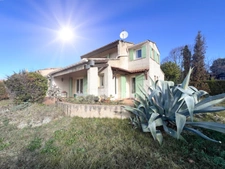 Charming 3-room, 2-bedroom house for sale in REILLANNE (04) - 650m2 garden, in a quiet location