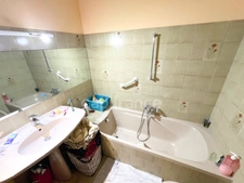 Detached house with 5 rooms, 4 bedrooms, 123 m² with full basement, 1300 m² plot and panoramic view in REILLANNE (04)