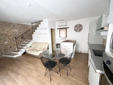 Maison de village à vendre à Céreste-en-Luberon – 2 chambres, terrasse, aucun travaux
